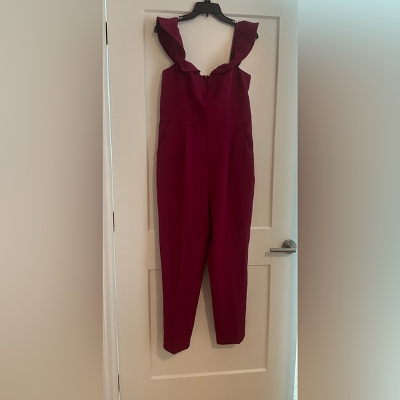 Express Strapless of the shoulder v neck jumpsuit in cherry wine - Picture 5 of 5